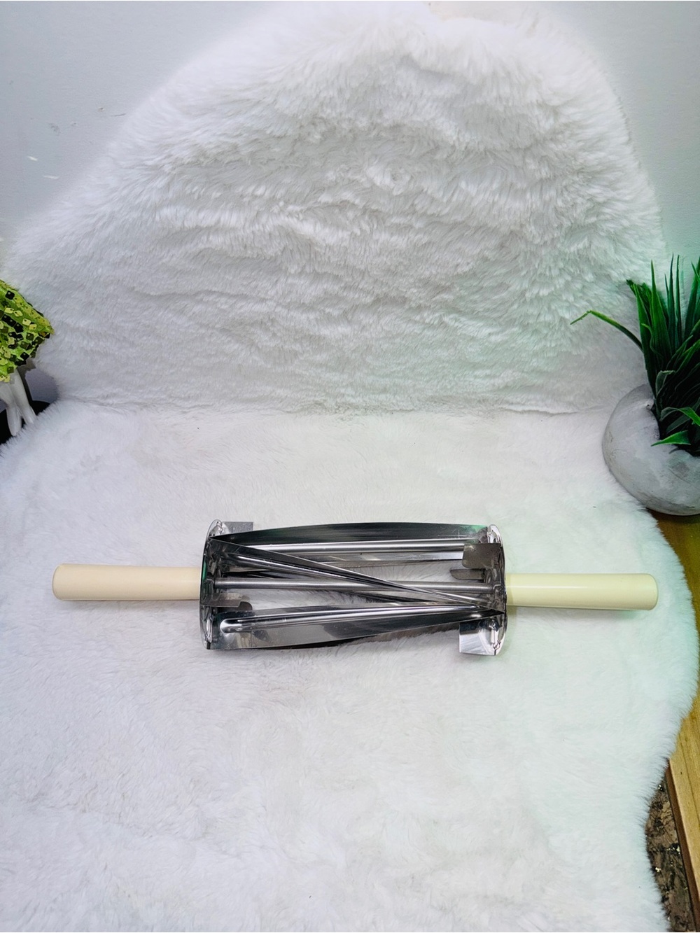 Stainless Steel Croissant 8 Inch Roller Cutter w/ Polypropylene Handle 🥐